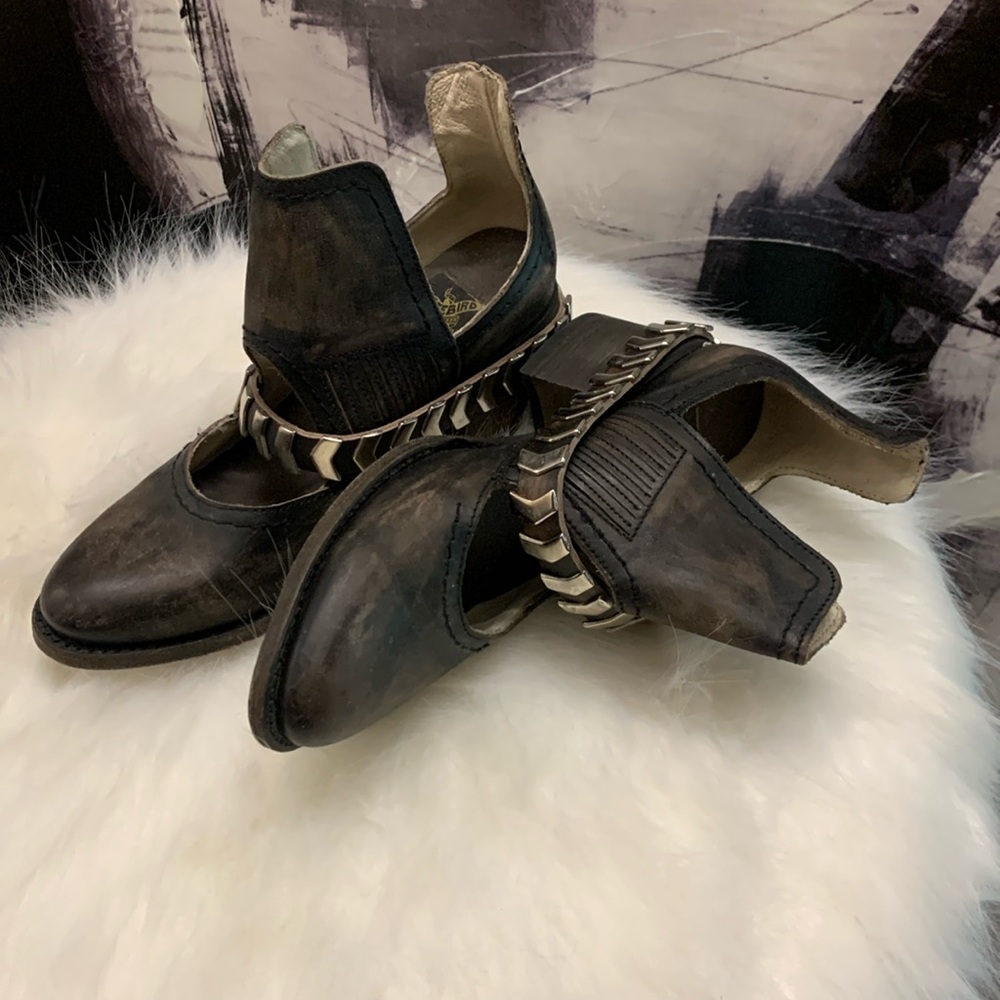 Freebird Blade Booties : worn 3-4 times. Fits a size 8 shoe.
